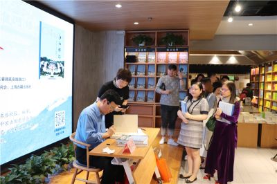 錢東漢書籍簽售會